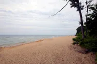 Cozy 2-bedroom bungalow in peaceful Coloma, close to beaches