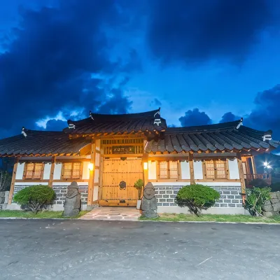 Jeju Namgeuk Noinseong Hanok Stay Отели рядом с достопримечательностью «Атлетический парк Сусан»