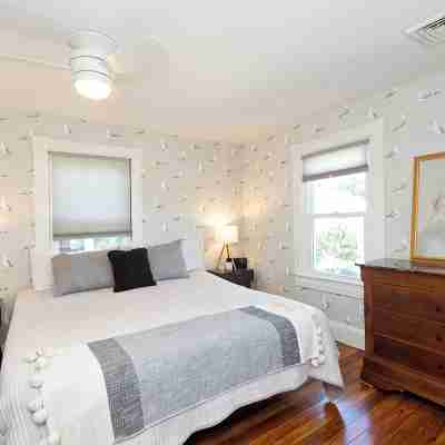 Gorgeous retreat across from yacht club, the Choptank, and IronMan finish line! Rooms