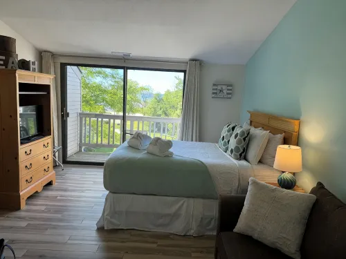 Sunset Bay Views!  Close to Downtown & steps to the beach! New Westin mattress! - Wifi