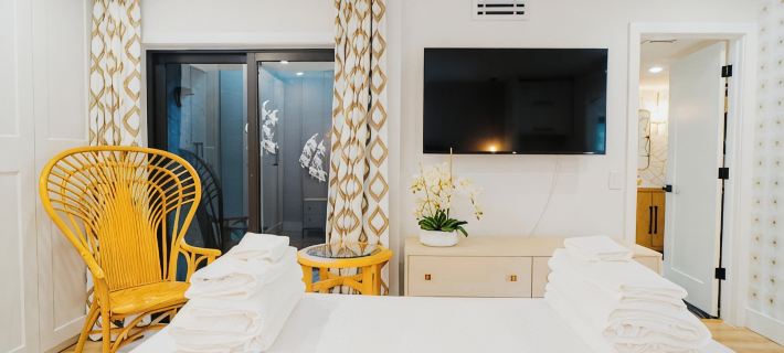 Coastal Chic 1BR Retreat – Walk to Jupiter Beach! Hotels in Jupiter