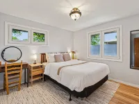 Cozy Pet & Family-friendly fully fenced beautiful  backyard Hotels in Arvada