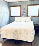 Cozy 2-bedroom cabin in the beautiful Northwoods on Lac Courte Orielles Lake!