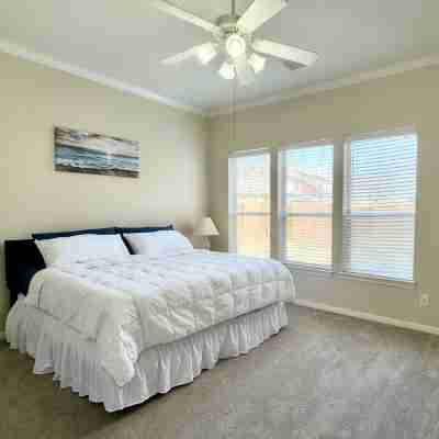 Spacious 4-bedroom house in serene Spring with AC, WiFi Rooms