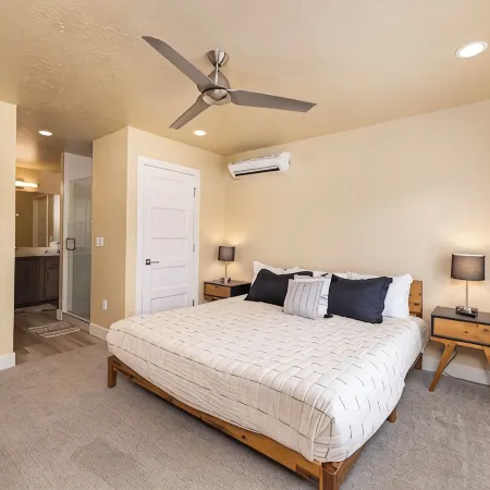 St. George 5 bdrm Adventure Retreat, national parks, sports, golf, tesla charger