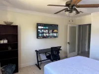 Deja Blue - 3 Minutes Beach Walk, Island Comfort - Homestays