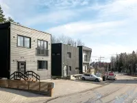 Stylish and spacious family home Hotels in Kista