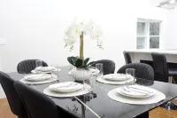 Modern 5BR 3BA • Retreat Near Subway & Downtown • Free Parking