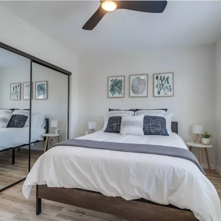 Modern Apartment Near It All !