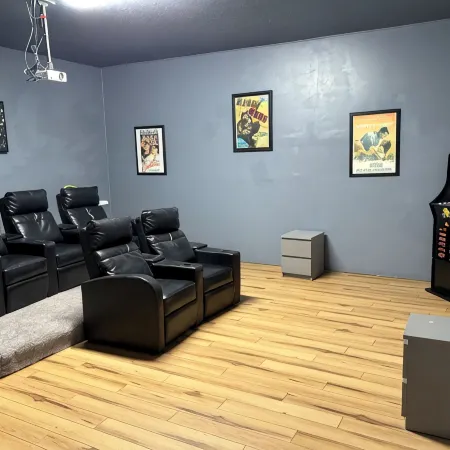 Cheaper Than a Hotel!!  6Br Near Disney - Sleeps 16 Free Heated Pool!