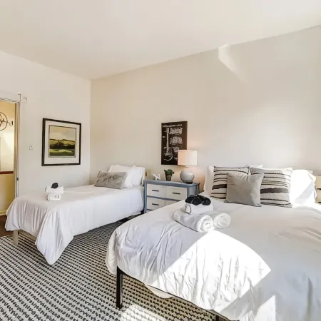 Historic Mt. Adams Townhome-Walkable-Sleeps 10