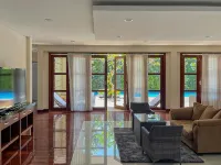 Merbau Luxurious Villa Senggigi by The Lavana - Villas