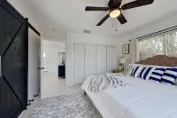 Sailors Paradise-Waterfront Gulf & Sailboat access with AC, WIFI, heated Pool! - Homestays