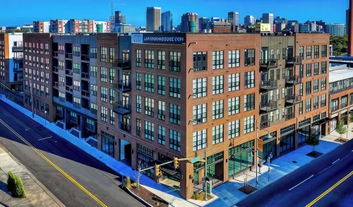 2-Story Penthouse  2 Balconies, Skyline View, Pool, Gym, Yoga Studio & Workspace