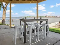 Waterfront oasis steps from downtown Sturgeon Bay! - Boutique