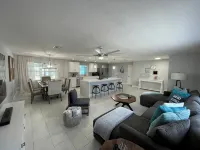 Sunshine Serenity: Island Bliss3bd/2ba Home Close to Cruise Port and Beaches