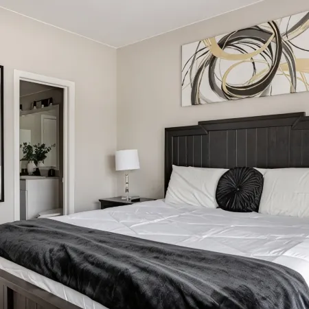2BR2BA Luxury Apt in Bricktown,Walk to Riverwalk & OU Med Center w Gym & Pool