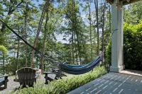 LakeHome on the Water, Luxury Sleeps 18, Pool, Dock, Beach, Close to Clemson