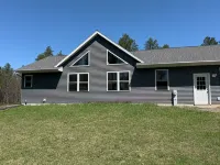 4-bed Cabin- ATV/UTV trail access from the driveway with a bar/covered patio