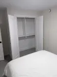 假日家具齊全的兩卧室租賃套房