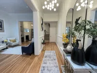 Spacious 5-bdrm house w/ WiFi, AC, and Laundry in charming MT. Vernon Baltimore - บังกะโล