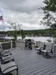 Cozy Lake house, Large Enclosed Porch, Private beach - Homestays
