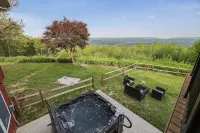 Unreal Mountain Views w/ Hot Tub Near Charming Jim Thorpe & Blue Mountain Skiing