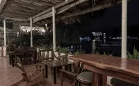 Harleys Pub and Hotel