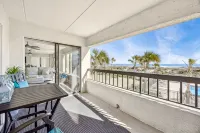Relaxing Oceanfront Condo -Seaglass Spectacular Ocean Views from every room - balcony