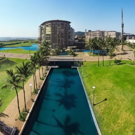 Point Waterfront Apartments Отели рядом с достопримечательностью «Компания Плейхаус»