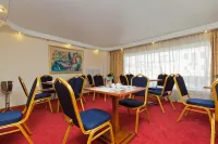 Triton Hotel Piraeus