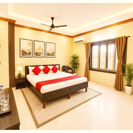Goroomgo Moon CT Road Puri