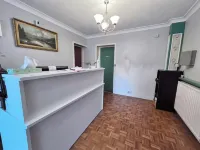 All Seasons Guest House Gatwick & Airport Parking - Wifi