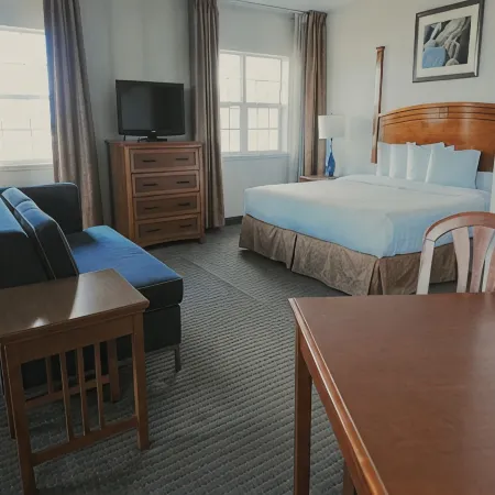 Host Inn an All Suites Hotel