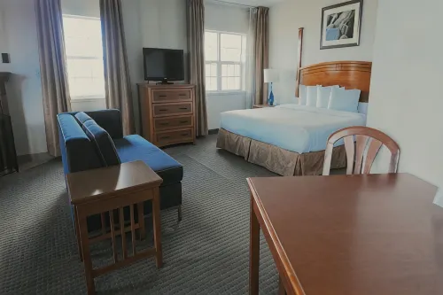 Host Inn an All Suites Hotel - Gym