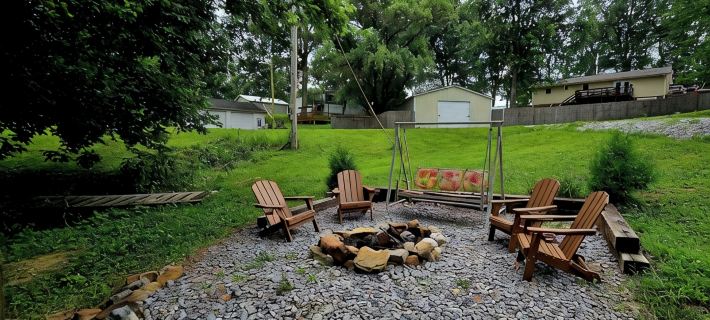 Family Lake Escape! Huge Deck/BBQ/Fire Pit. Bunk Room. 5 Min to Boat Ramp! Pets! トリッグのホテル