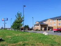 Comfort Inn & Suites North Greenfield Hotels in Greenfield