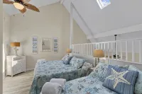 Oceanside Condo w/ Heated Indoor Pool, 2 Outdoor Pools, Beach Access & Bikes!