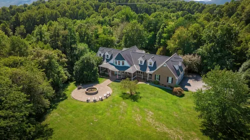 “Whole Home Near Roanoke • Ideal 10+ Night Stay - VT, Hollins Liberty Graduation