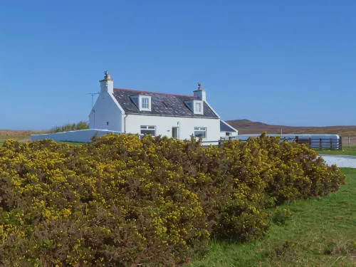 Traditional Highland Cottage With Stunning Panoramic Mountain And Sea Views - Wifi