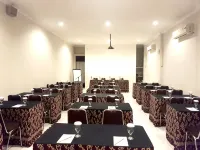 Koening Hotel Cirebon - parking