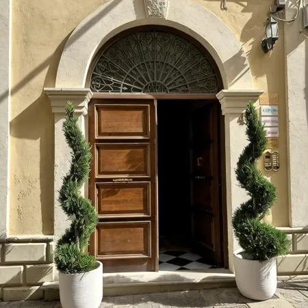 Palace Eight - Suites & Spa