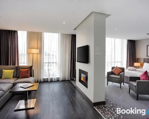 Holiday Inn BRISTOL CITY CENTRE by IHG Hotels near The Galleries