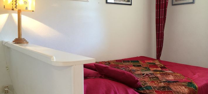 2 Rooms+Cabin-Air Conditioning- Swimming Pool- South-Facing Terrace- Lovely Lake View, Wifi. Hotels in La Grande Motte