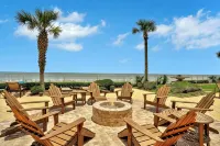 Oceanfront 3Br Condo w/ 450+ Sq Ft Glass Balcony & Stunning Views - Private Pools