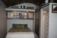 Tiny Red Farmhouse centrally located in Columbia Falls - Chalets