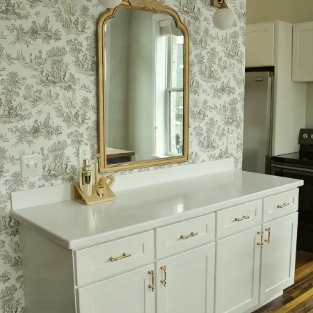 Stylish Condo Overlooking Broadway