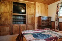 3 BR Black Bear Lodge on Pine Creek w/ Hot Tub - Chalets