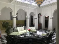 Riad Aziman - Parkplatz