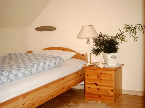 Semi-detached house (four stars, 75m²), approx. 300 m to the bathing lake - Homestays